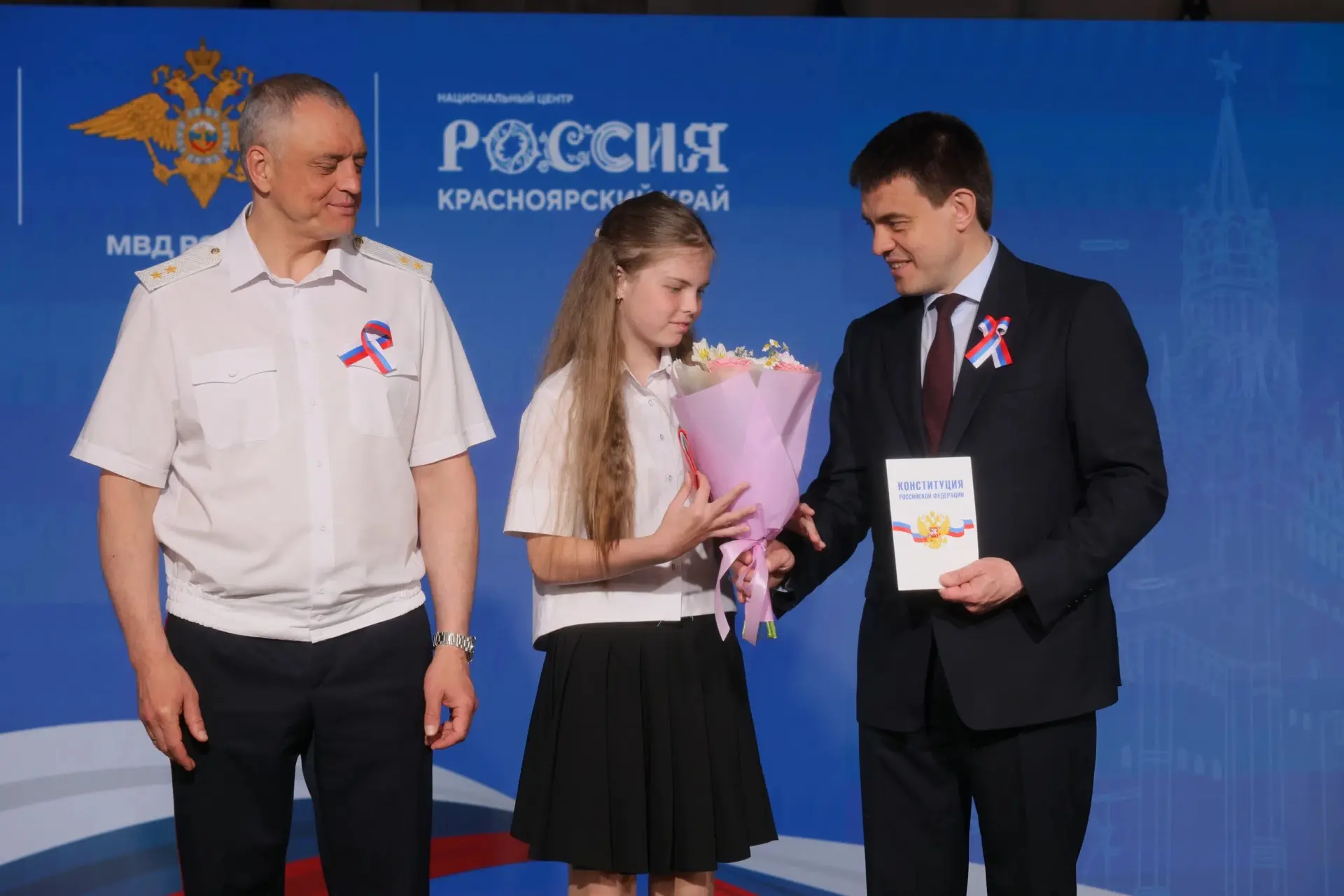 #ГордимсяНашимиЛицеистами

✨ А мне первый паспорт губернатор вручил! Смело могут заявить Первые Крас