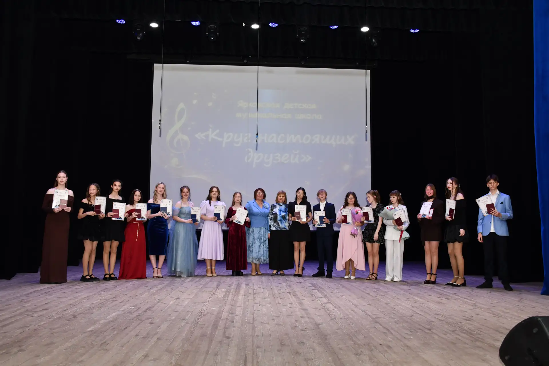«В кругу настоящих друзей» - наш главный концерт состоялся! В уютной, почти семейной ат...