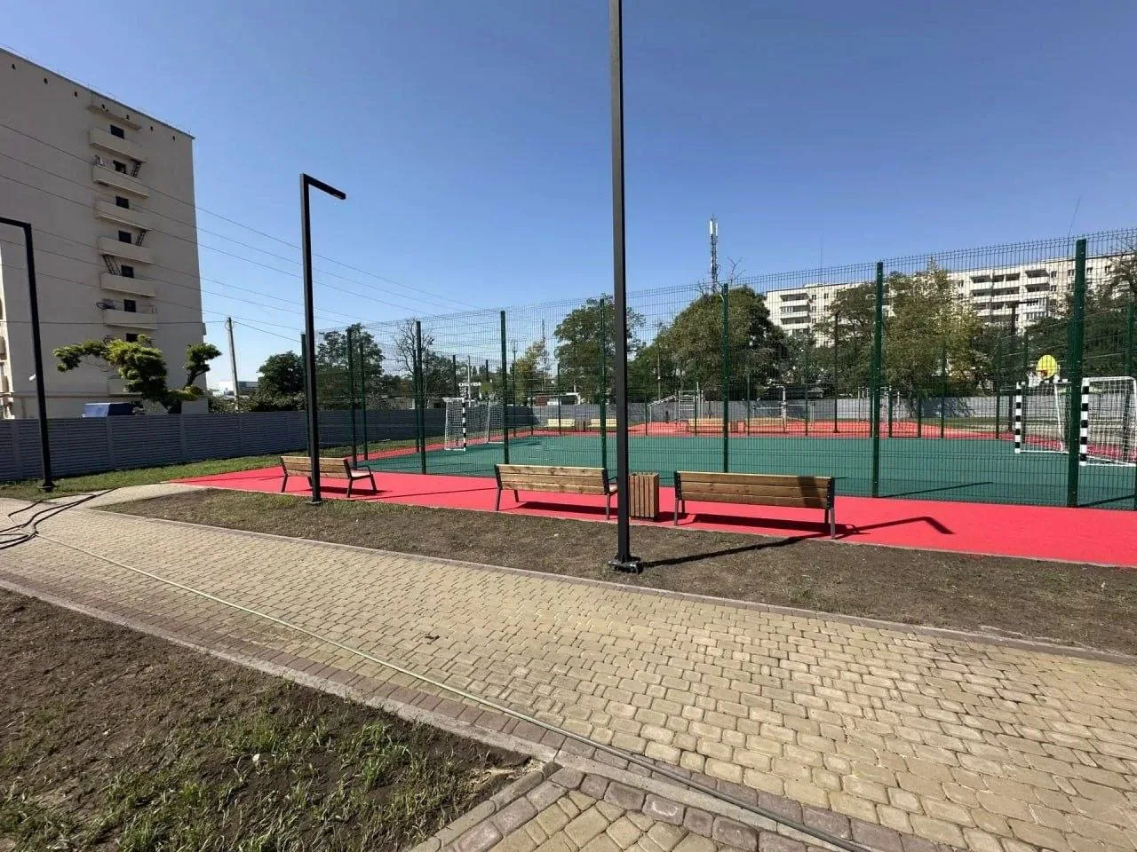 В мариупольском центре реабилитации обновили площадку для детей