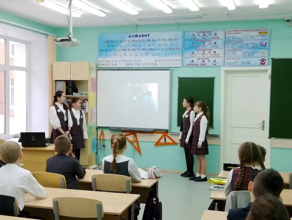 🌠 Космическое приключение 3 «А»: вспоминаем классный час, посвящённый Юрию Гагарину! 🚀  Наставники «