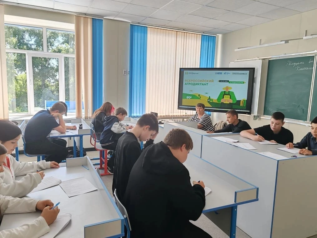 ✍️ Справились бы вы с вопросами про коров и комбайны? А наши ребята — да!