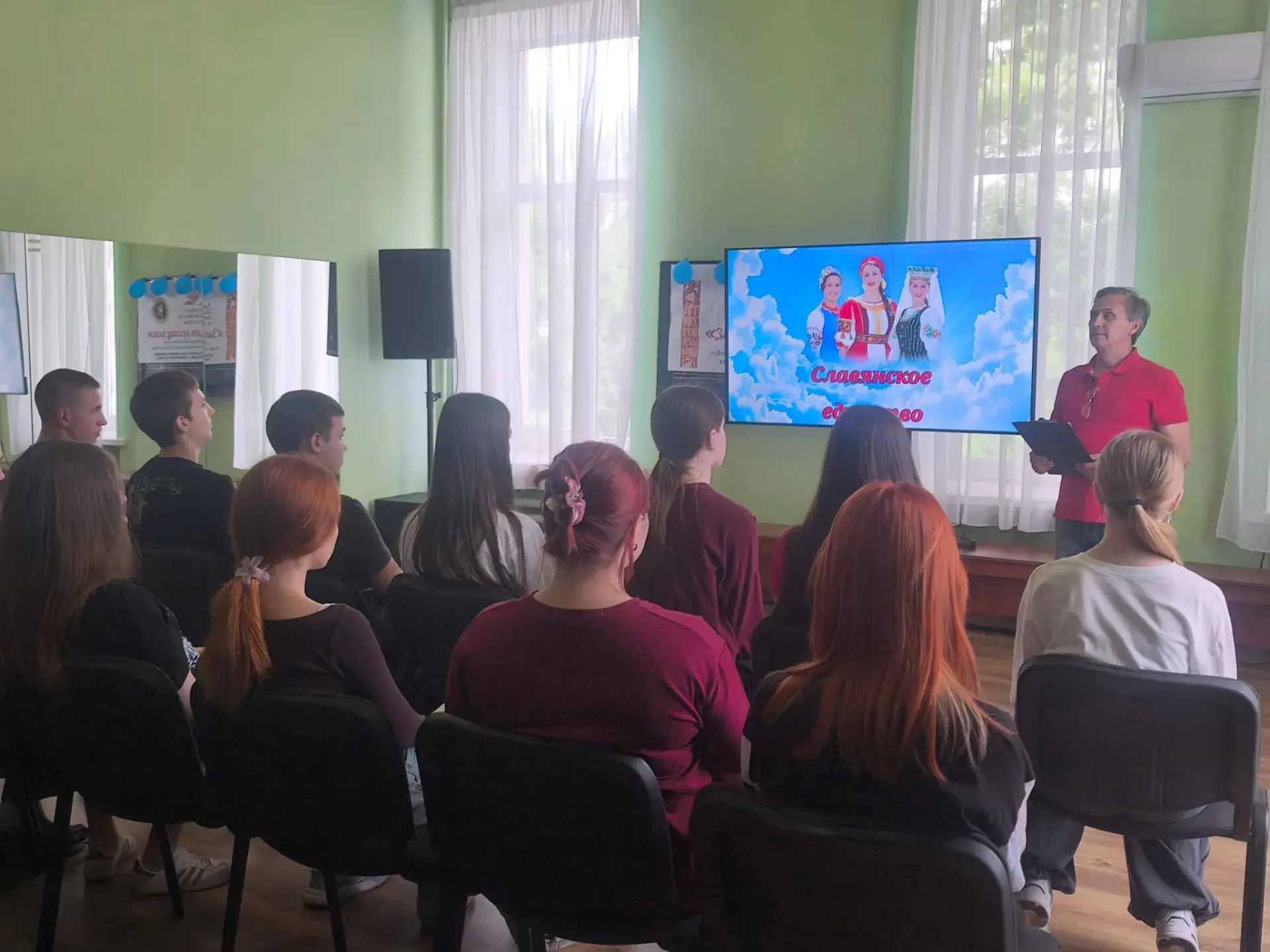 «СЛАВЯНСКОЕ ЕДИНСТВО» 

В МБУ «ДВОРЕЦ КУЛЬТУРЫ ИМЕНИ ВЛАДИМИРА МАЯКОВСКОГО ГОРОДСКОГО ОКРУГА ТОРЕЗ» 