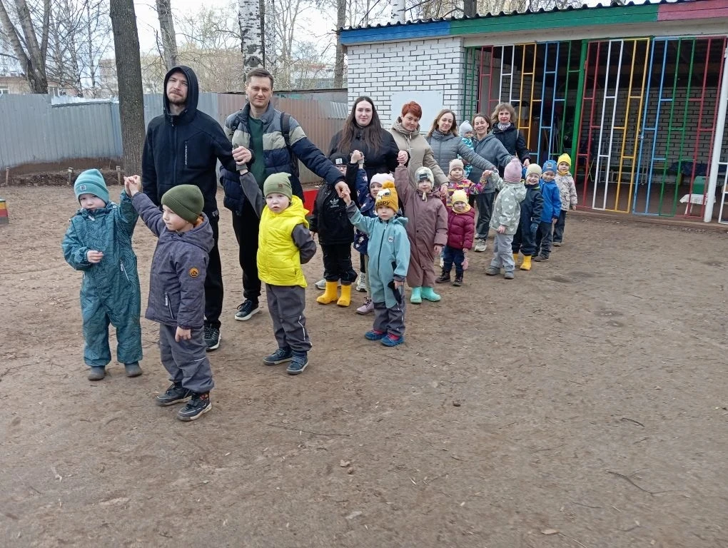 Вот так весело и задорно началась" Неделя открытых дверей" для родитей в первом корпусе.
Средняя гру