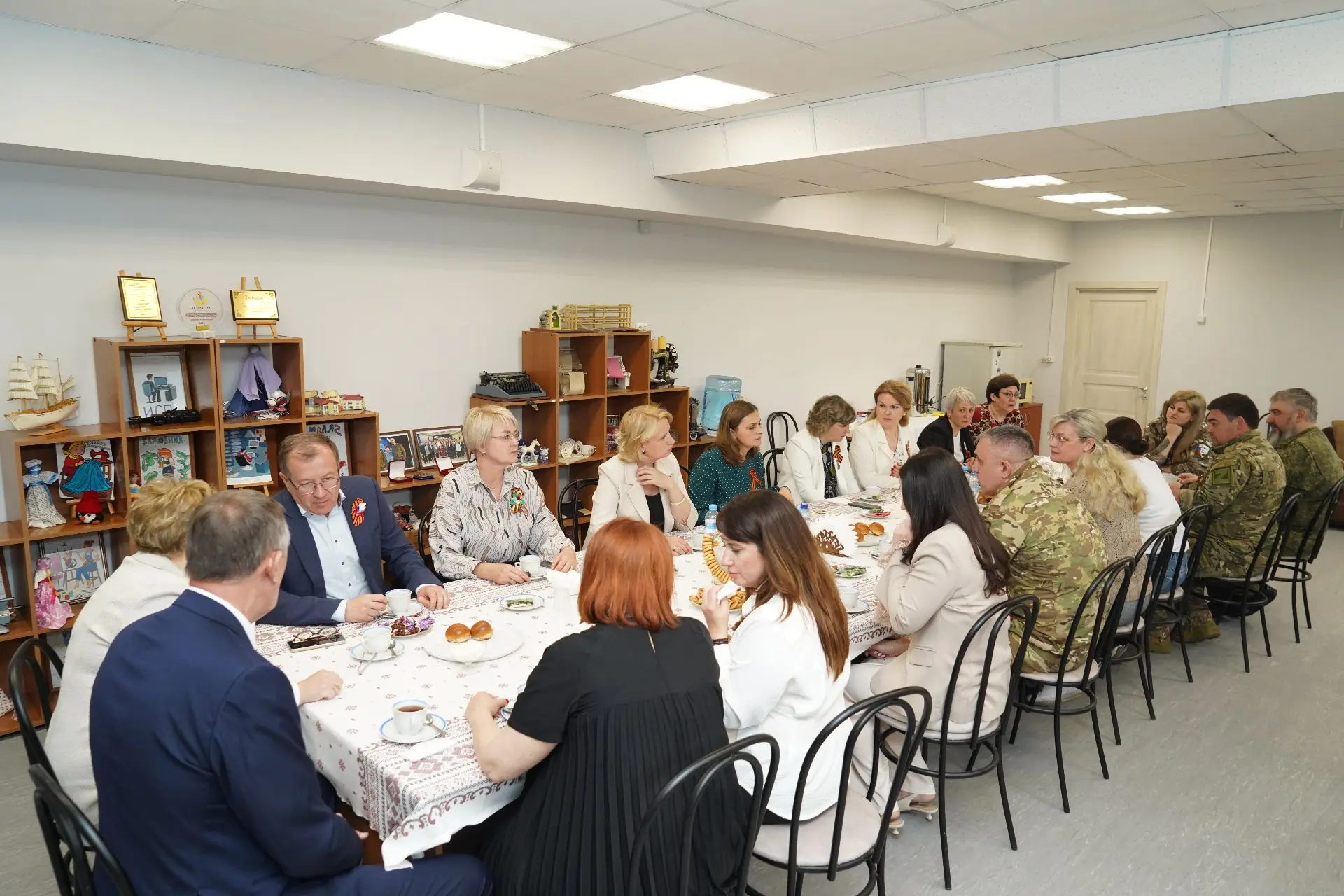 С героями за чашкой чая: Галина Николаевна Скударёва, ректор ГГТУ, провела встречу с ветеранами СВО,