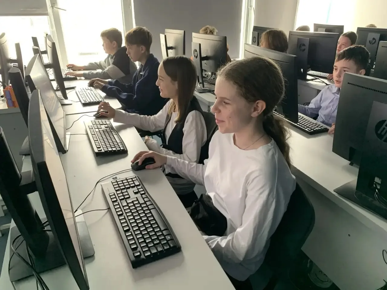 📱ЭКСКУРСИЯ В МИР МОБИЛЬНЫХ РАЗРАБОТОК📱  📳24 февраля ребята из 6а класса вместе с классным руководите