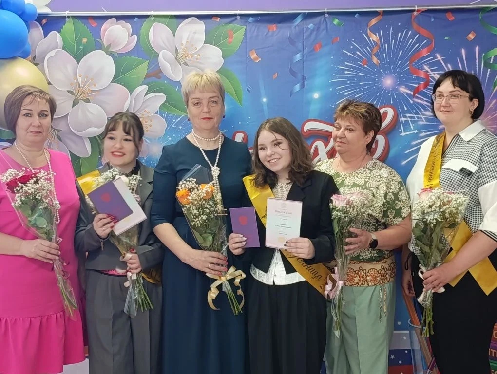 💐🎉5 июня в МКОУ "Кремяновская средняя общеобразовательная школа" состоялось  торжественное вручени