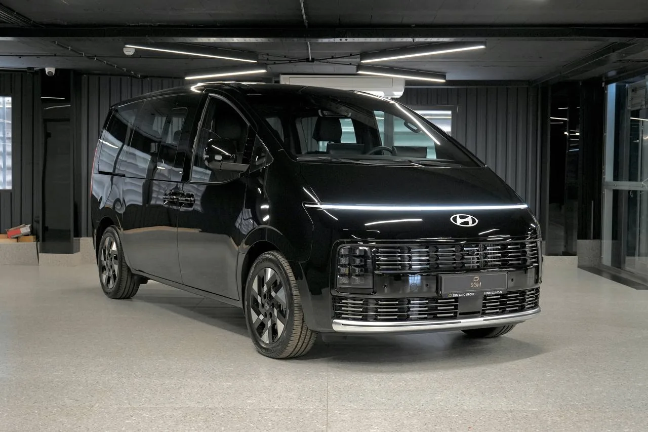 🛸 Hyundai Staria Luxury 2026 – минивэн который приковывает взгляды

Машина получила космический диз