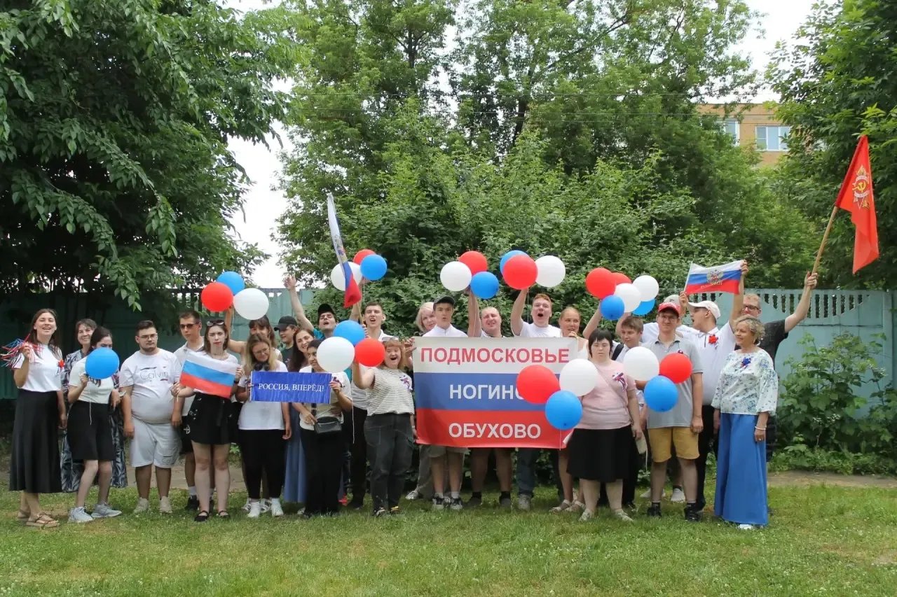 Живи и процветай, моя Россия!
Сегодня в "Империи Ремесел" Обухово состоялся грандиозный флешмоб, пос