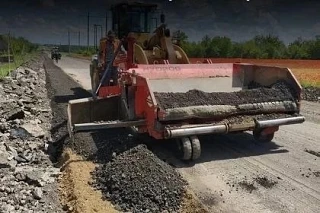 🏞 В ДНР продолжается ремонт дороги Шахтное – Степано-Крынка – Обрезное

🚜 Дорожники обновляют учас