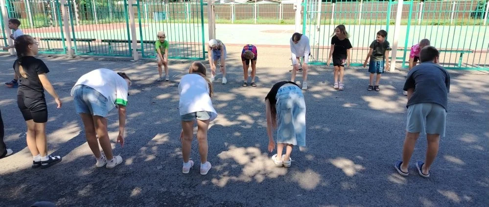 🔥 Вот это день в лагере «Орлята России»! 🔥
Утро началось по-настоящему торжественно: под звуки гим