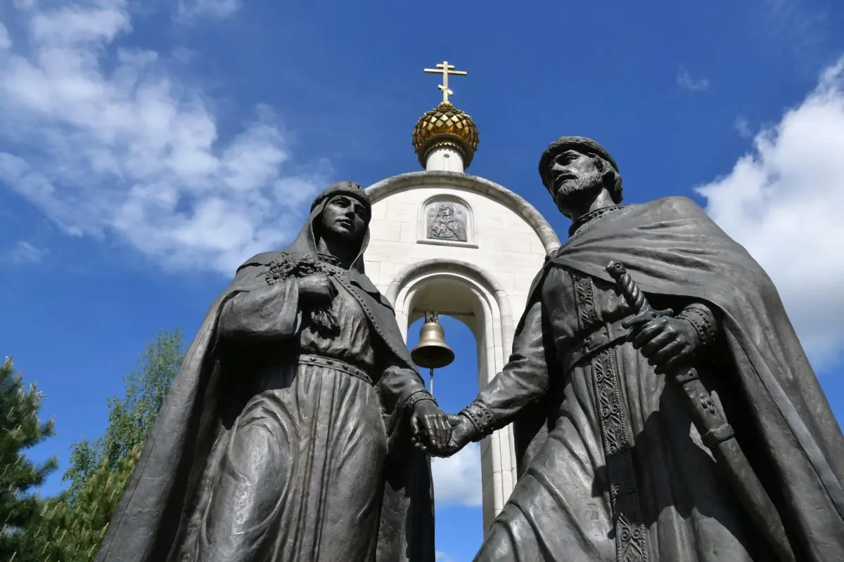 Сегодня мы отмечаем праздник — День семьи, любви и верности! 💖 Этот день напоминает нам о том, как 