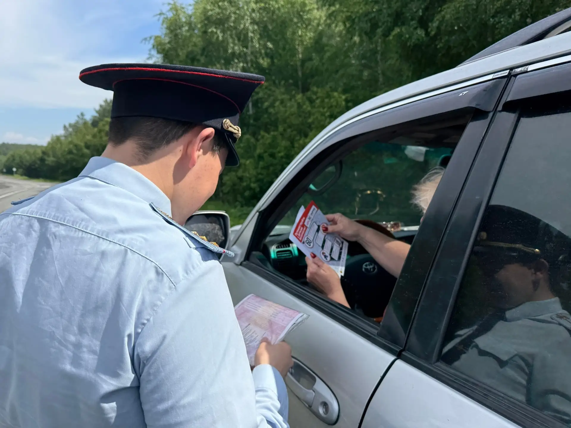 Сотрудники Госавтоинспекции Первоуральска провели серию профмероприятий на автодорогах федерального 