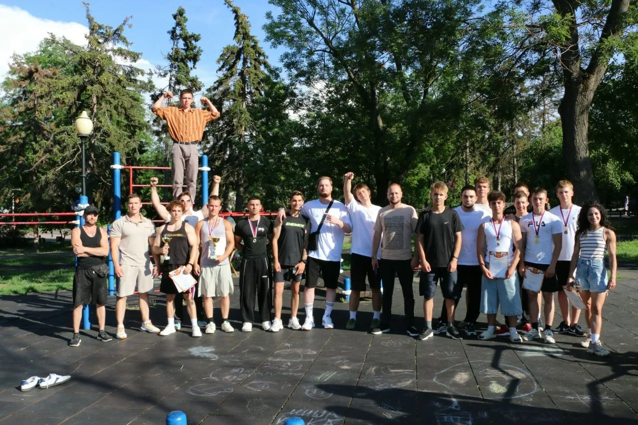 В Ейске состоялись районные соревнования по воркауту "Здоровое поколение"

✅ Проходили они 10 июня 2