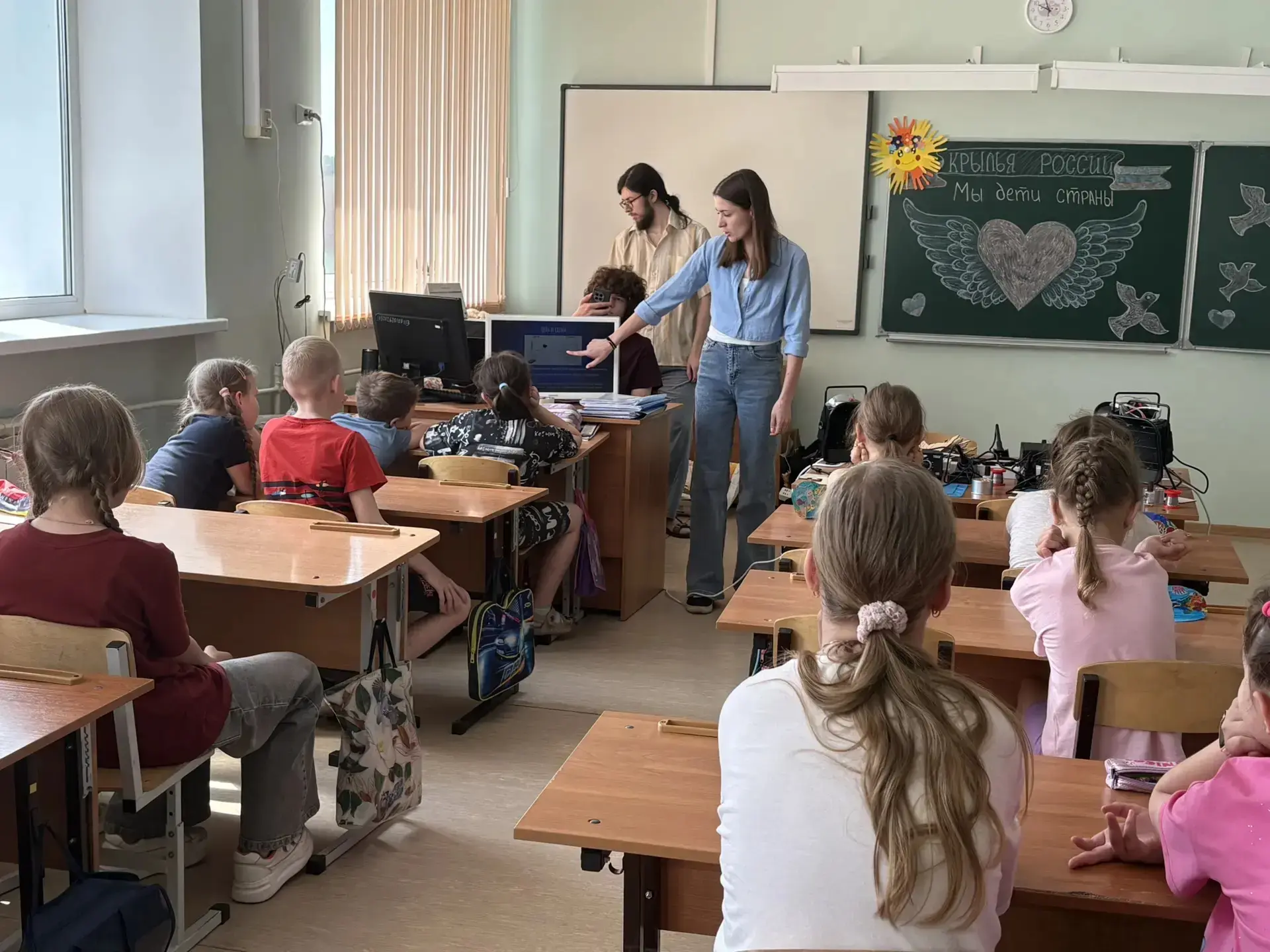 День знаний, единства и добрых дел в лагере «Эдельвейс»! 🌟

9 июня в нашем лагере прошел по-настоящ