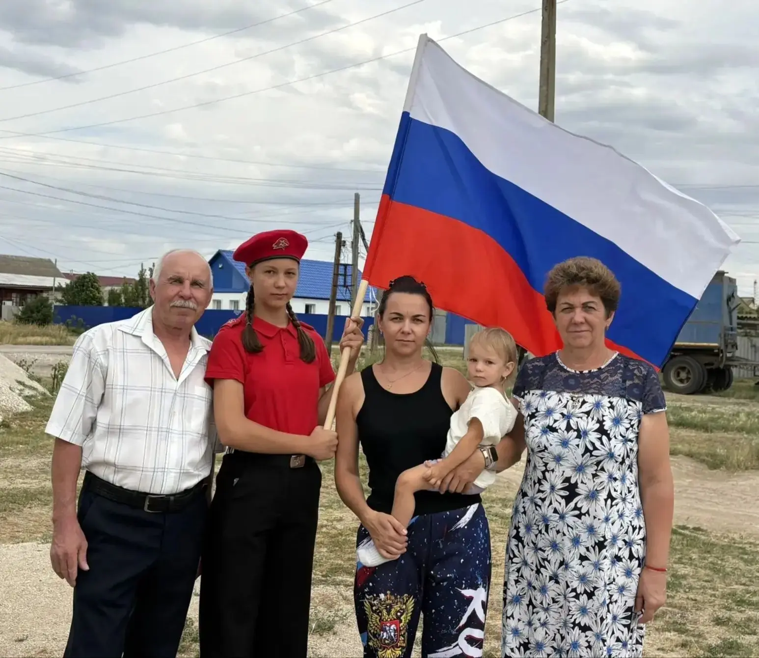 💫 Юнармеец отряда  "Гвардия" Евгения Белохвостова (кл.руководитель — Э.А.Юсупова) прин...