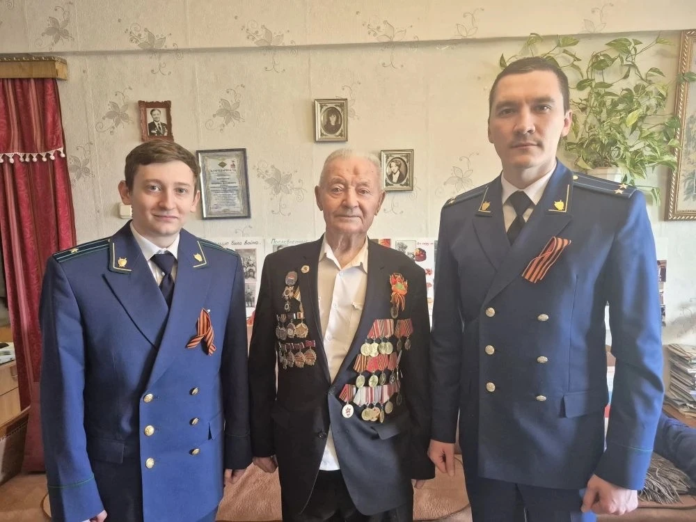 Сотрудники прокуратуры г. Каменска-Уральского в честь 81-й годовщины со Дня Победы в Великой Отечест