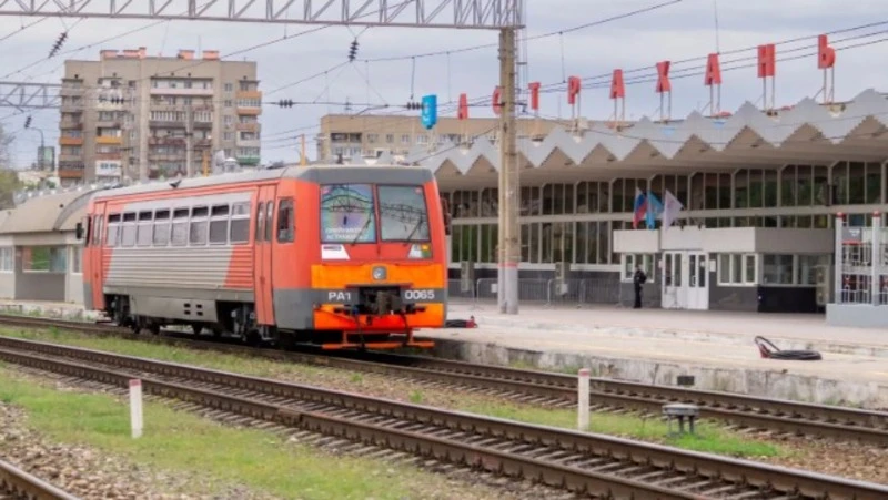 🚆 Астраханцы оценили преимущества рельсового автобуса

Самый маленький поезд состоит всего из одног