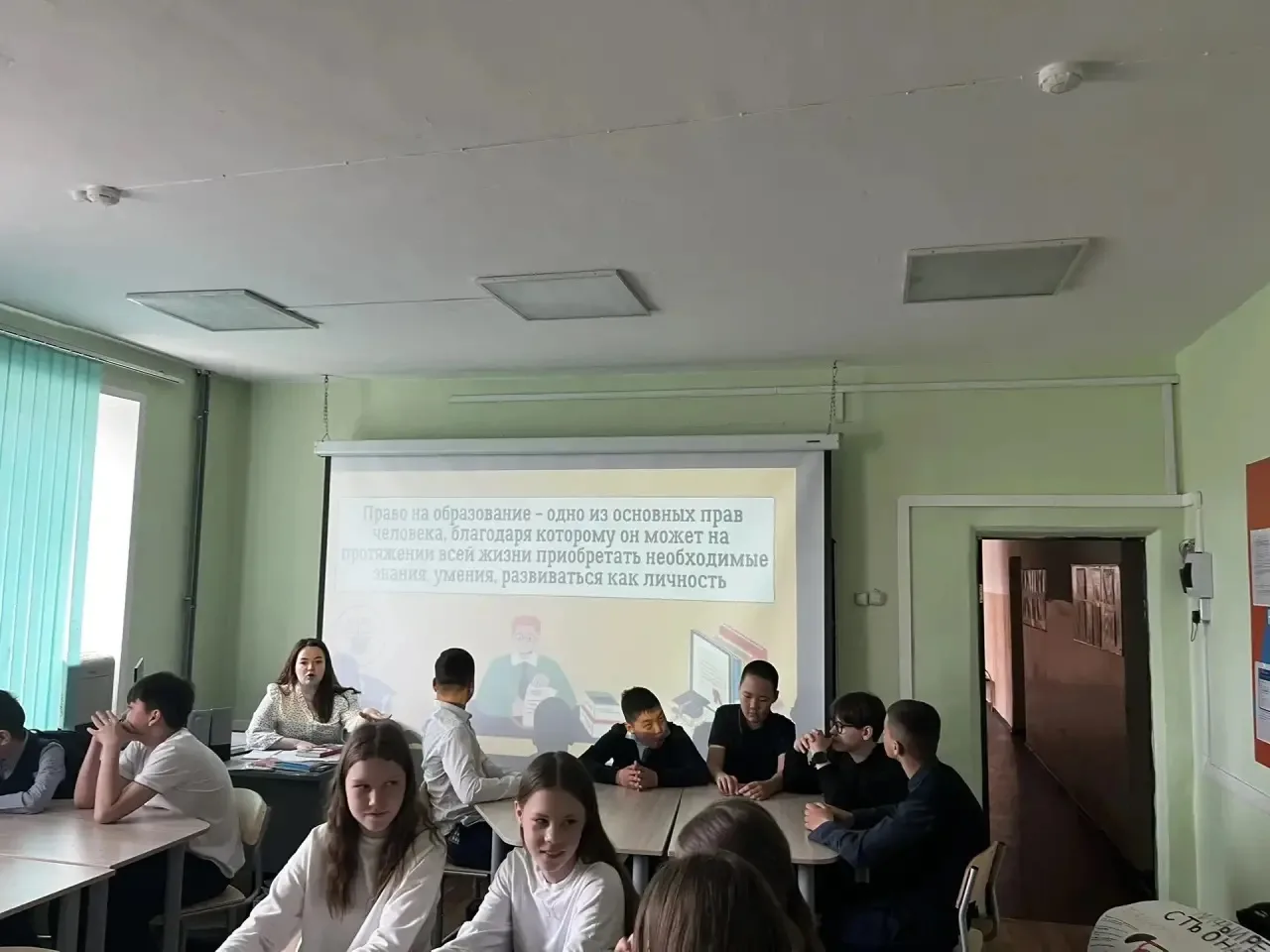 🚨 Правовой десант в первой гимназии: знать законы — значит быть в безопасности.  В Гимназии №1 прошл