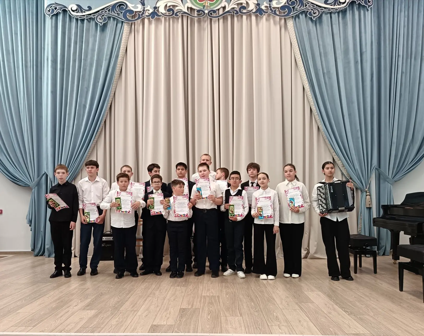🎶 «Весенний вернисаж"