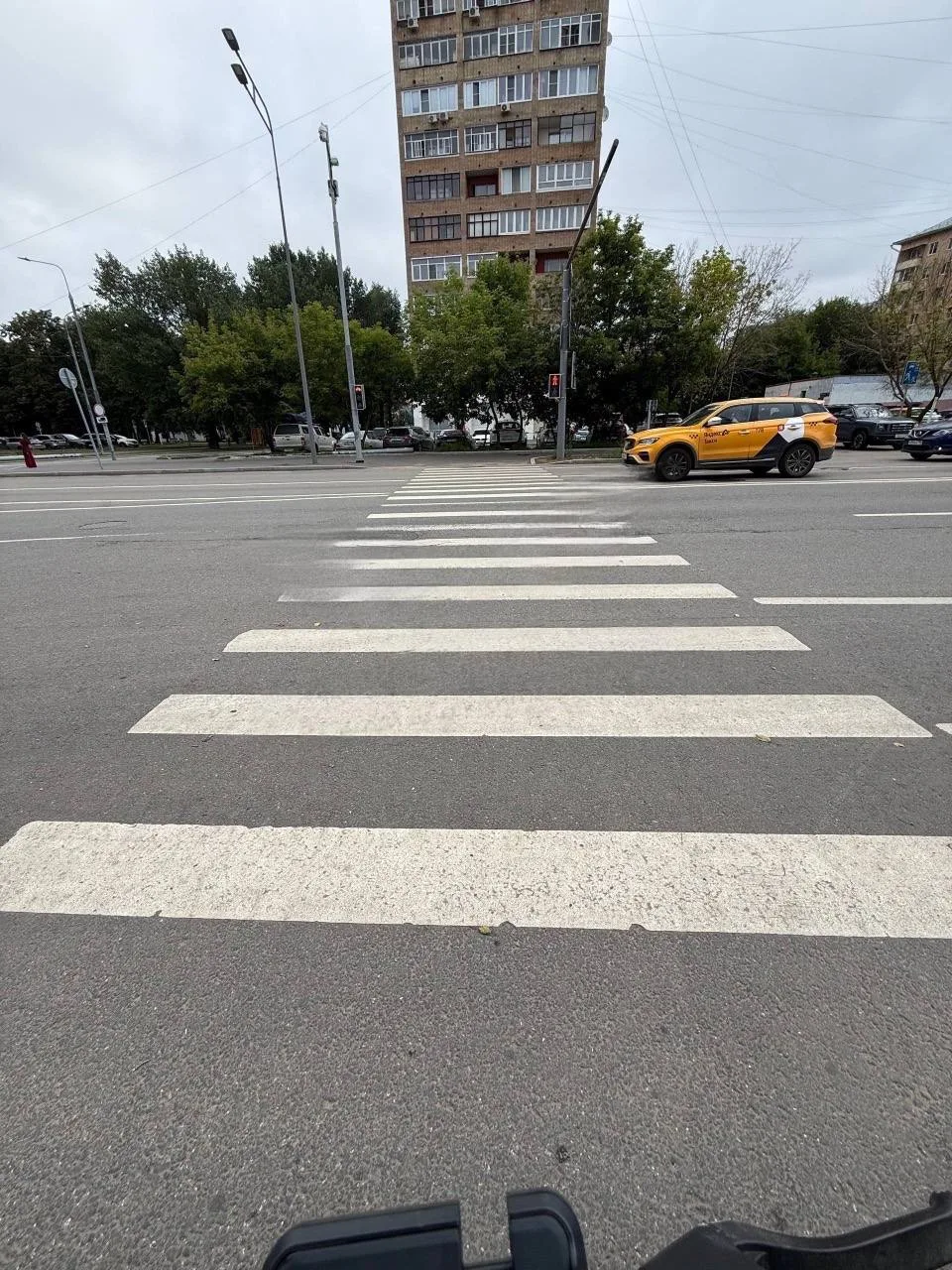 На переходе около Измайловского шоссе, 6, вчера не работали пешеходные светофоры — горе...