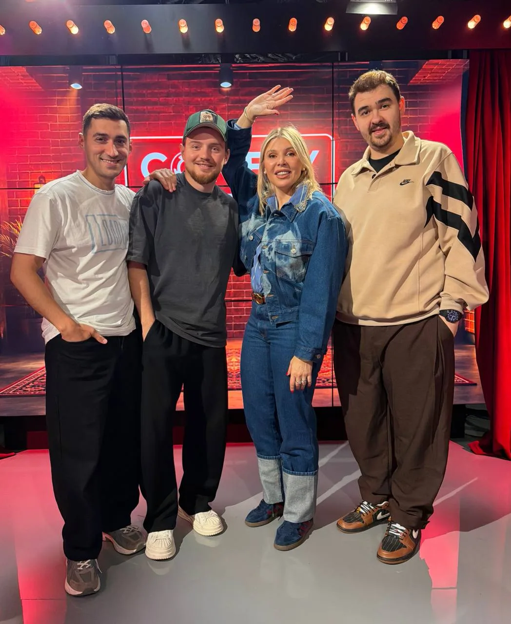 Ведущие шоу «Счастливые люди» и Валерия Яковлева напоминают, что Comedy Radio теперь мо...