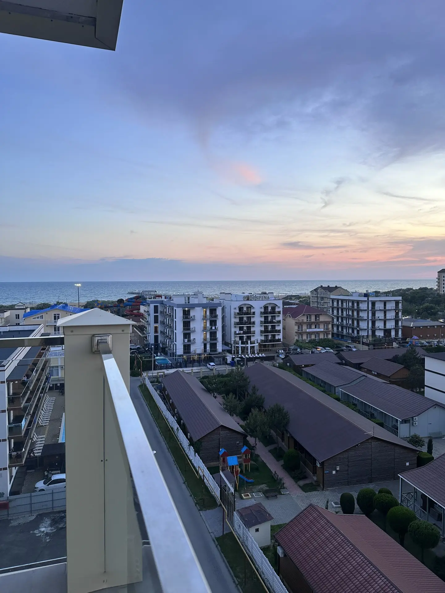 На закате дня 🌅 вид с балкона люкса с боковым видом на море 😍