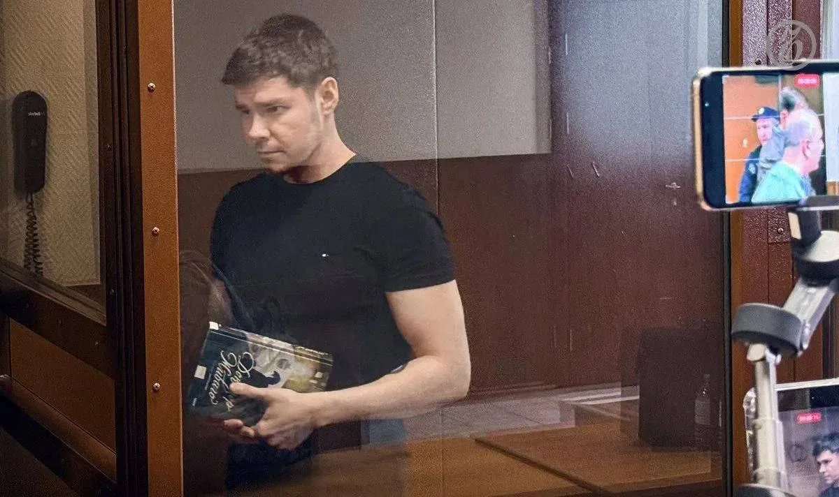 ⚡️Блогеру из Ижевска Аязу Шабутдинову скостили срок с 7 до 6 лет колонии — его обвинили...