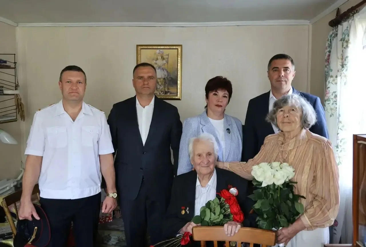 Глава города Тулы, руководитель фракции «Единая Россия» в Тульской городской Думе Алексей Эрк навест
