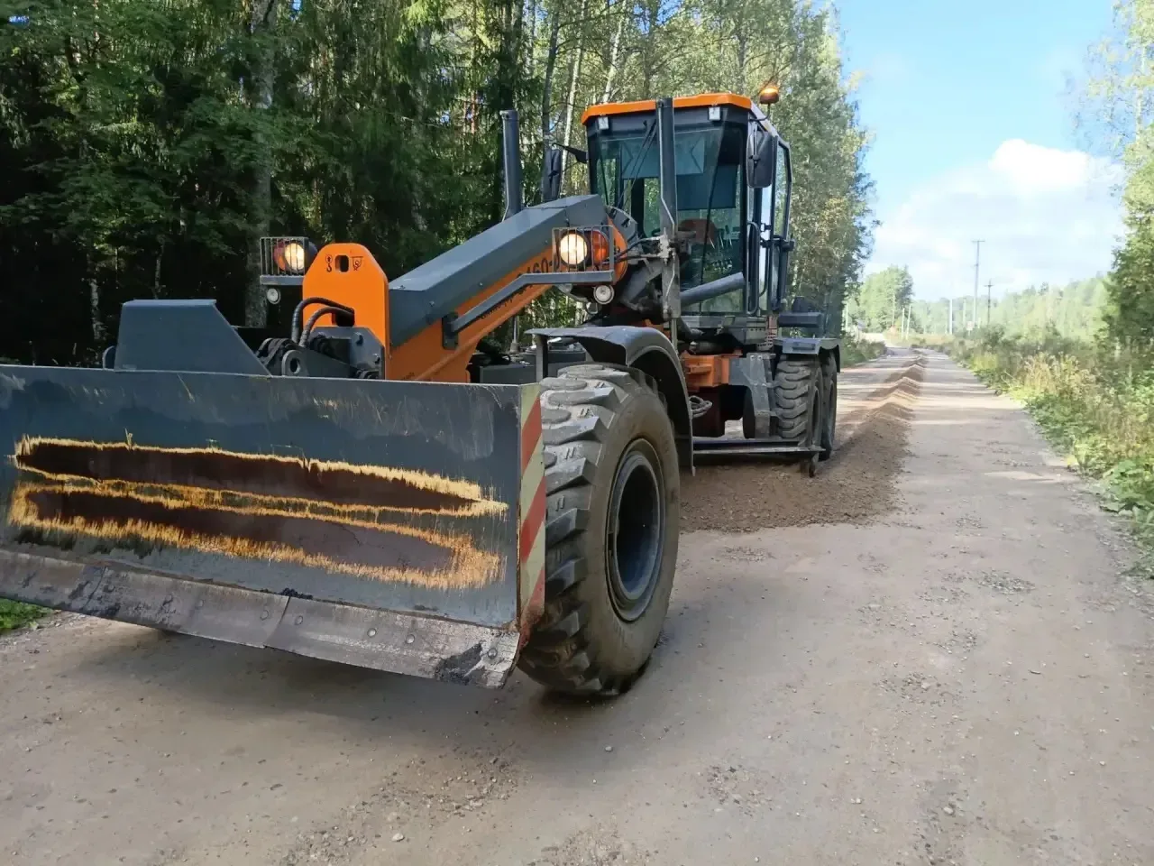 Проводим грейдерование нашего участка а/дороги на Кленно.