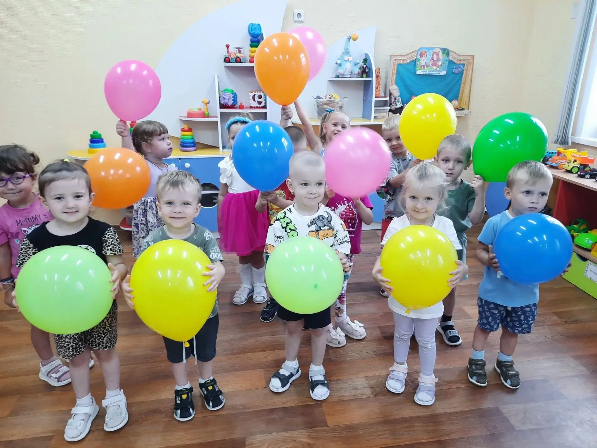 🎈 Воздушное приключение группы «Ручеёк» 🎨

Сегодня наш «Ручеёк» превратился в самую весёлую творче
