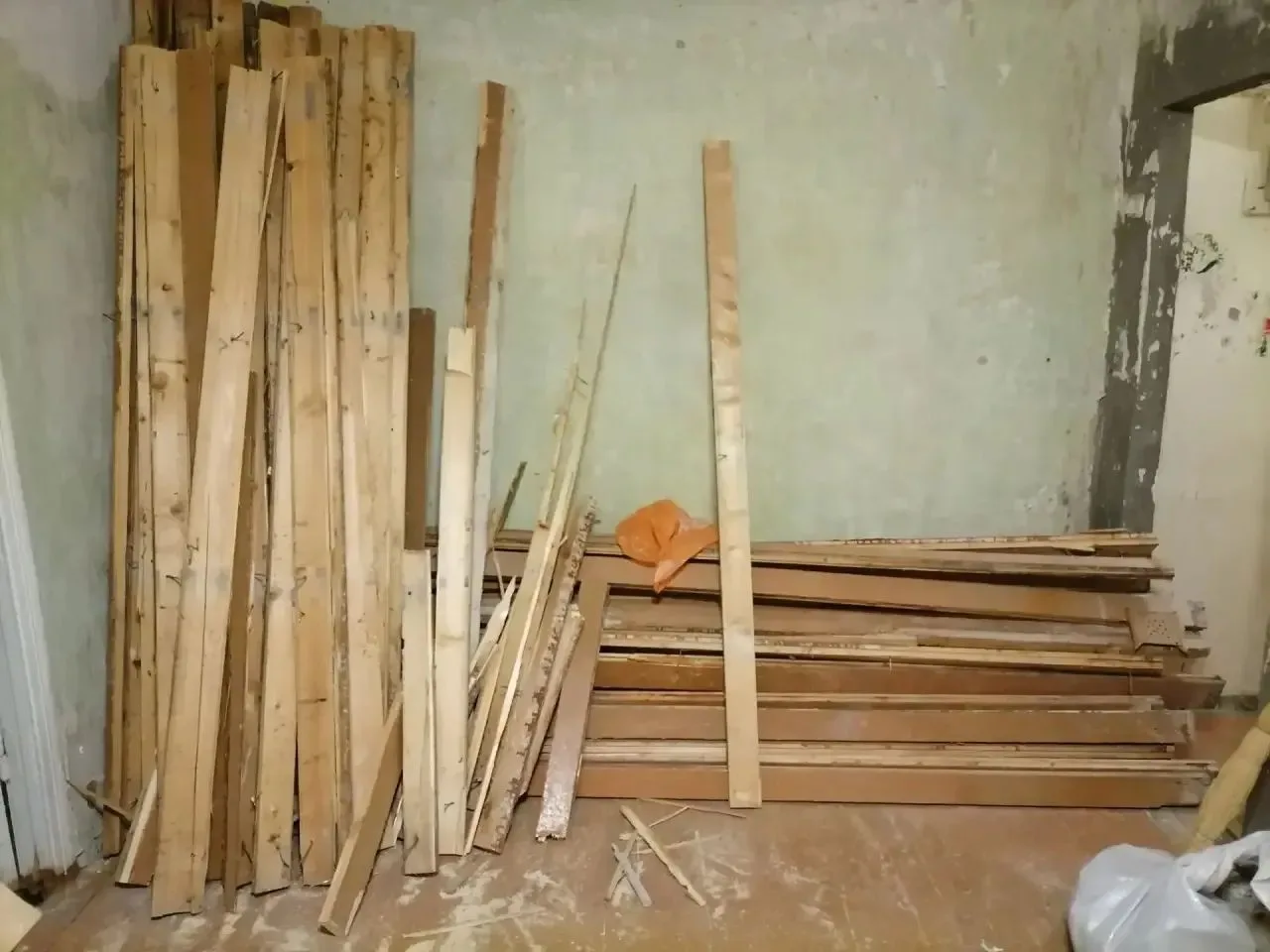 Отдам даром. Доски 3,5 см, толстые. На дрова или ещё куда.