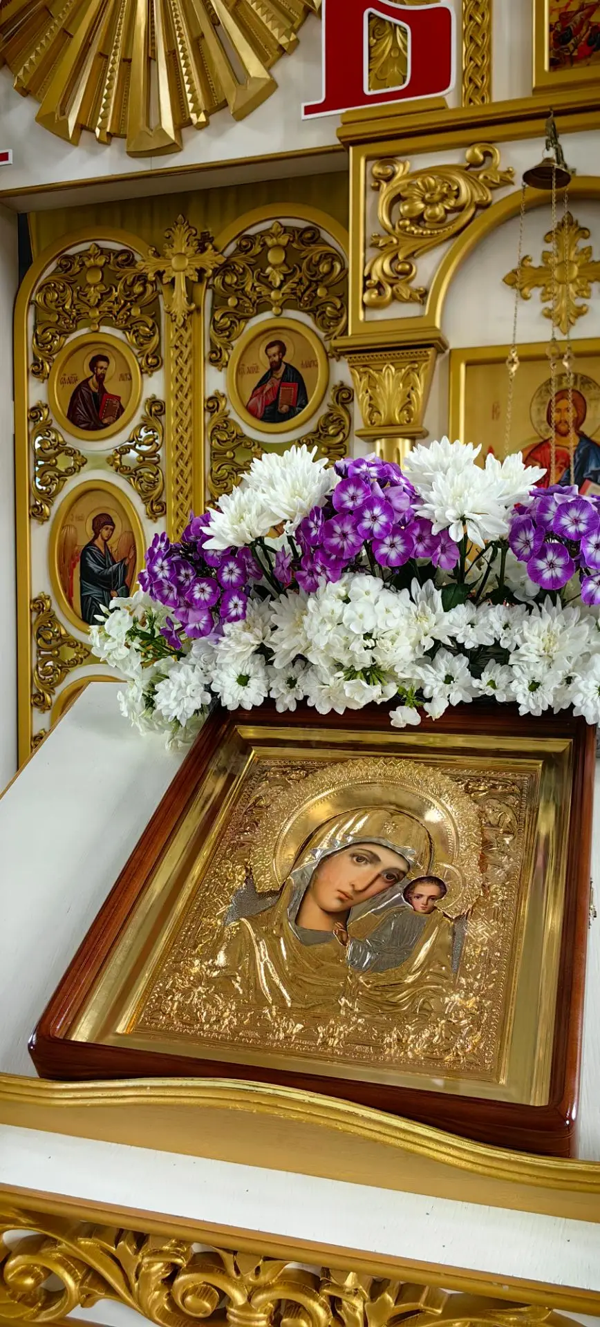 С Праздником Казанской иконы Божией Матери! Завтра буду служить  Литургию.