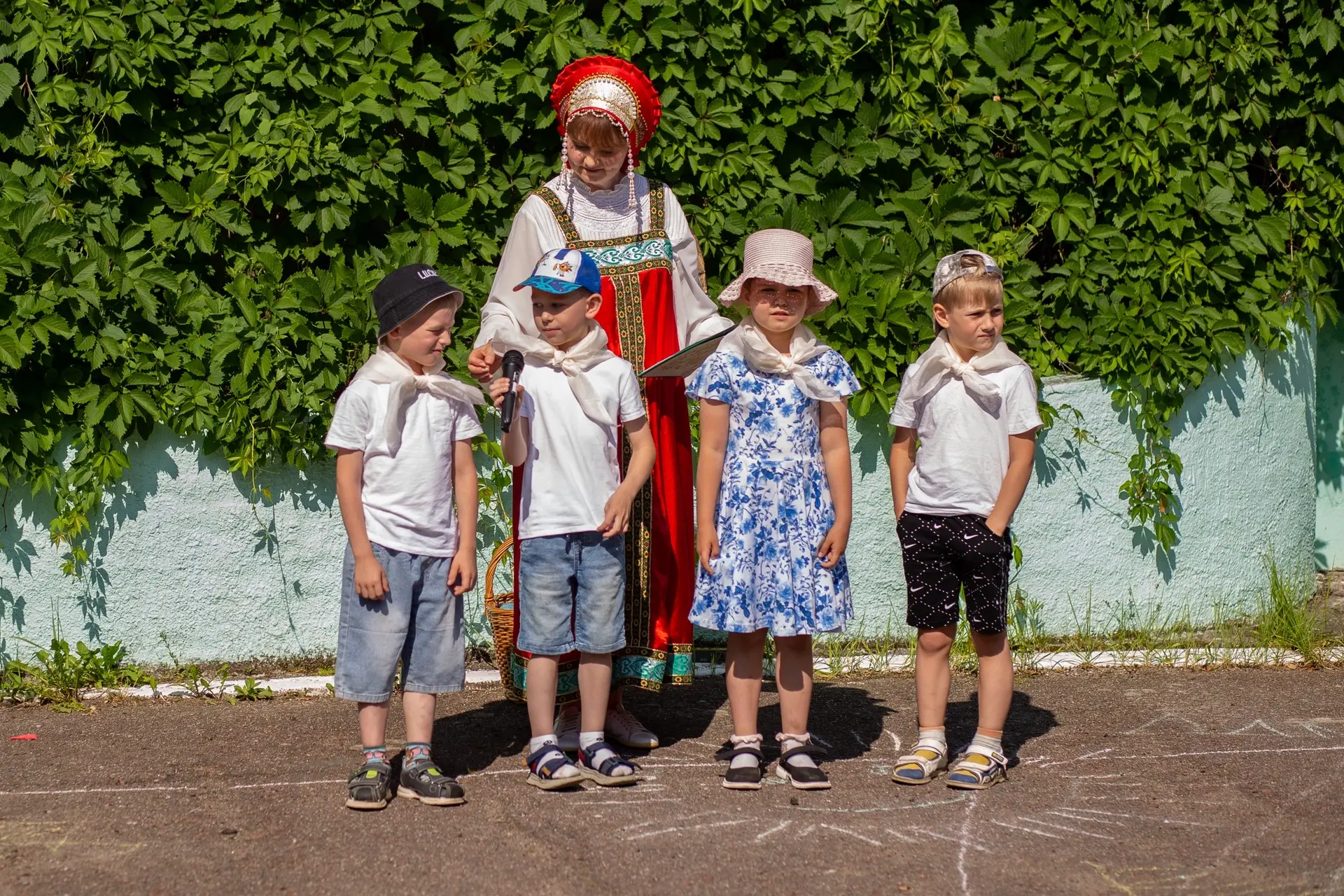 Россия! Россия! 
Твой праздник сегодня!
И взрослый, и детский - праздник народный!

Воспитанники дош