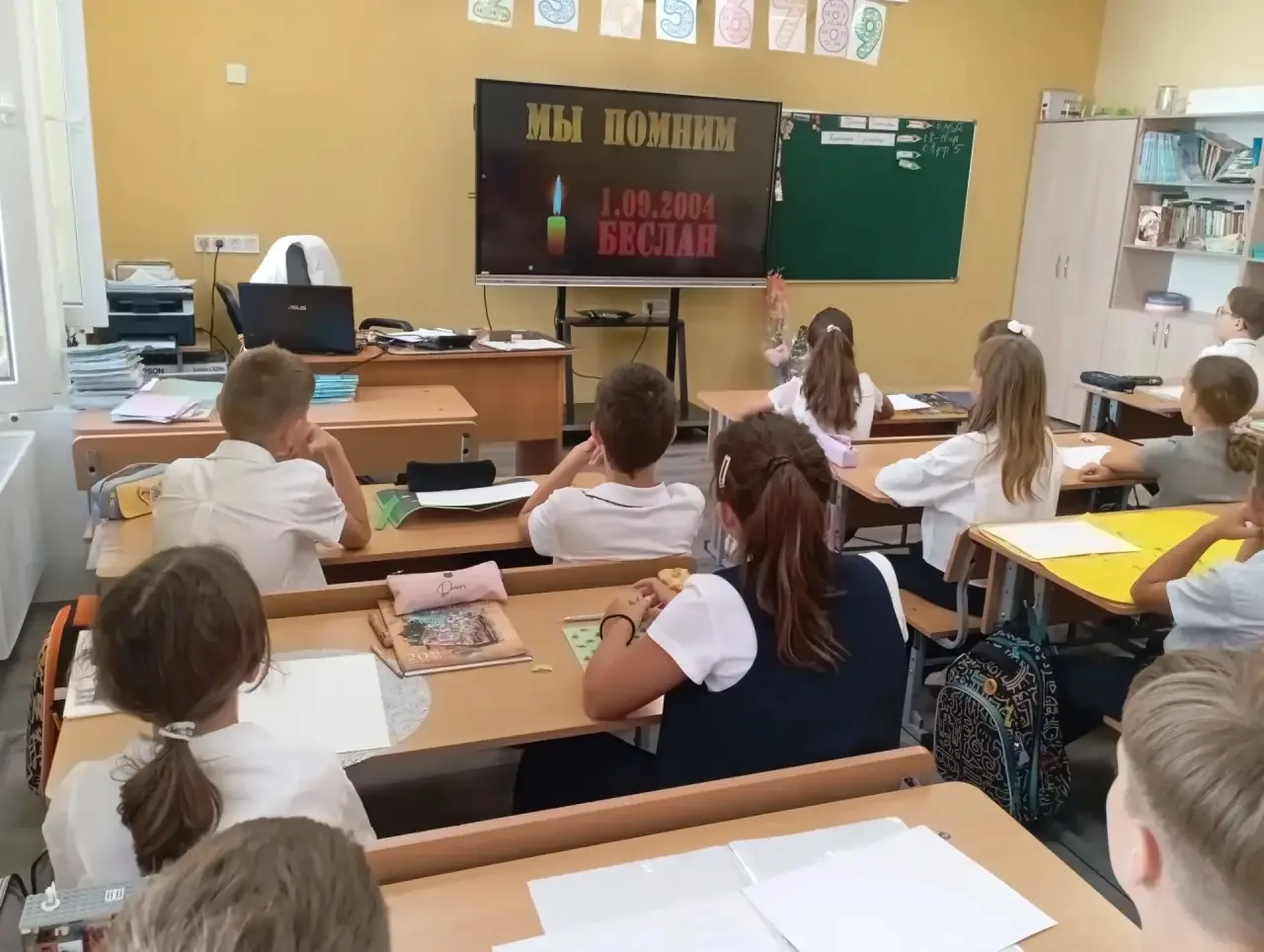 🕯️Сегодня в нашей школе прошли Уроки памяти, посвящённые трагическим событиям в Беслане.