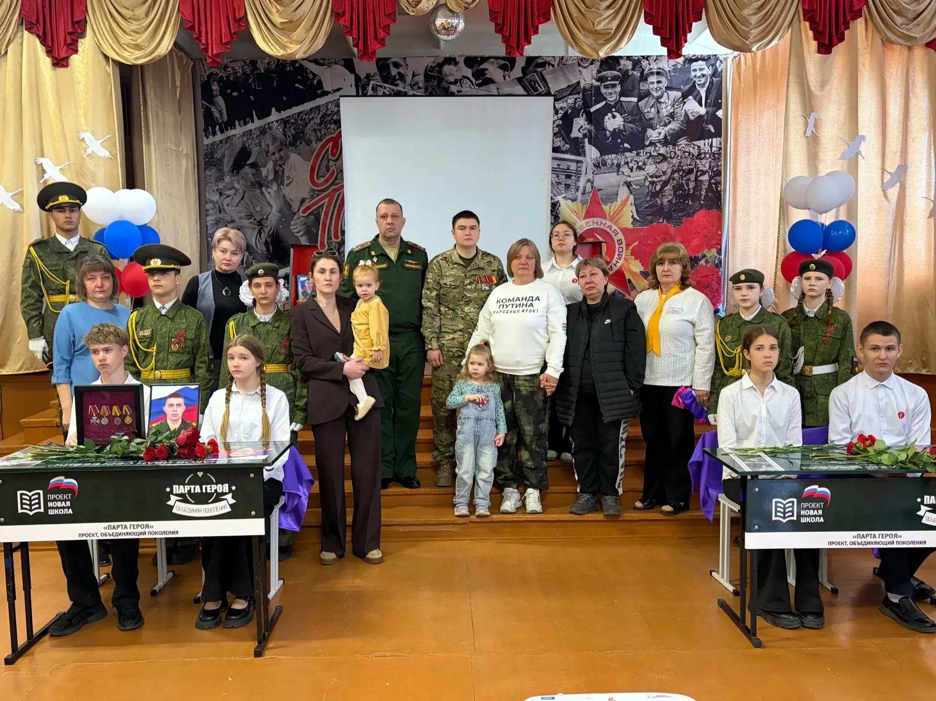 Память жива: в школе открыли Парту Героя в честь двух выпускников — лучших друзей  15 мая в 16 школе