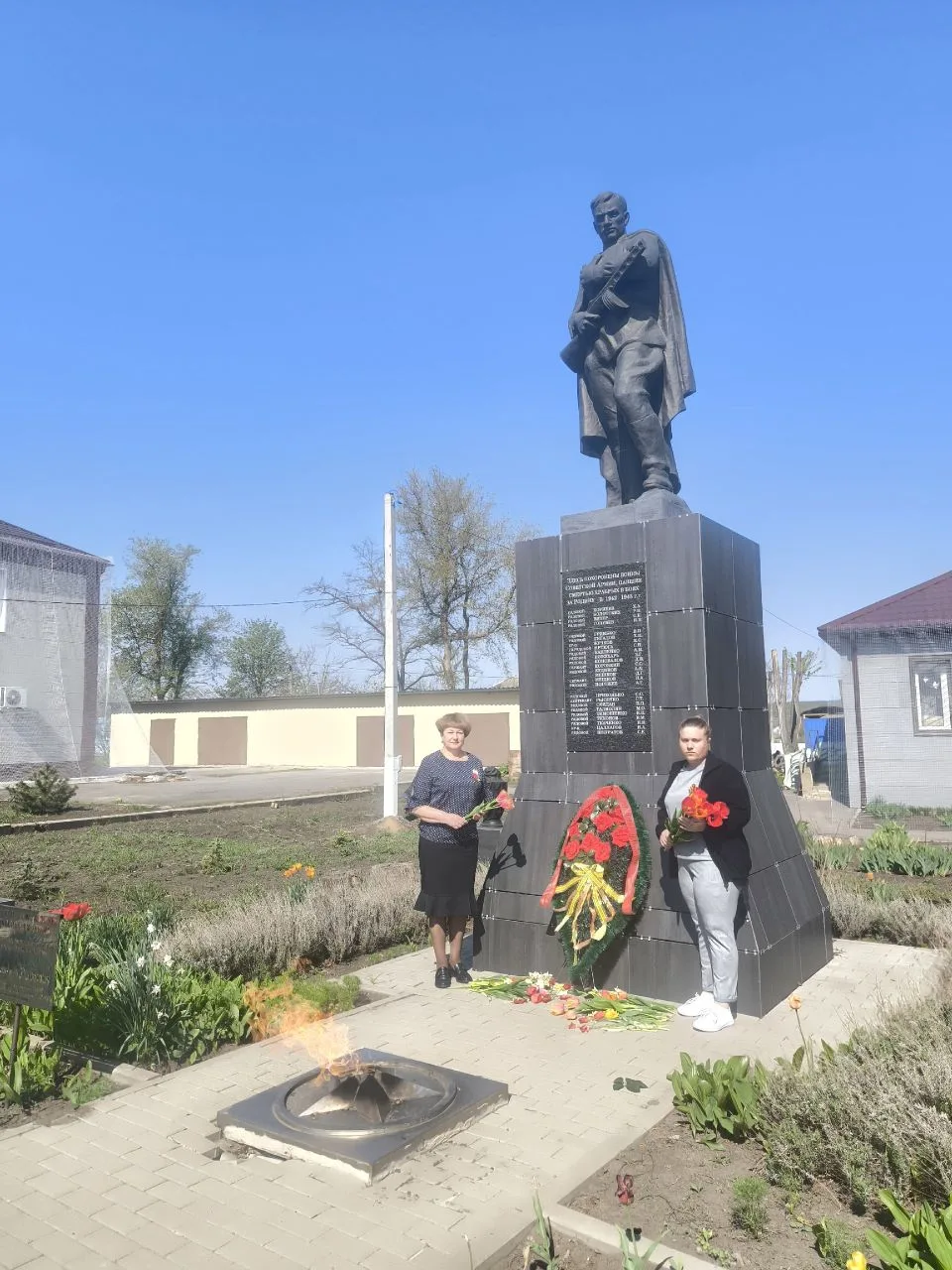 Социально-патриотическая акция с участием педагогов воспитанников "Салют и слава годовщ...
