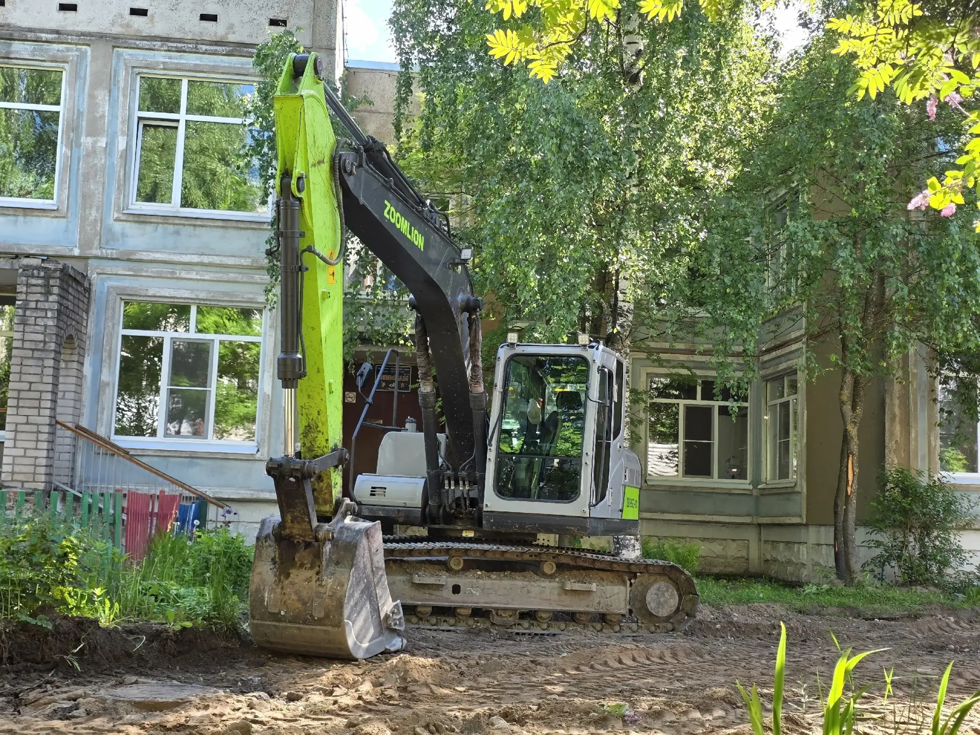 У детского сада № 23, похоже, ведутся работы по благоустройству территории.

Согласно ответу мэрии н