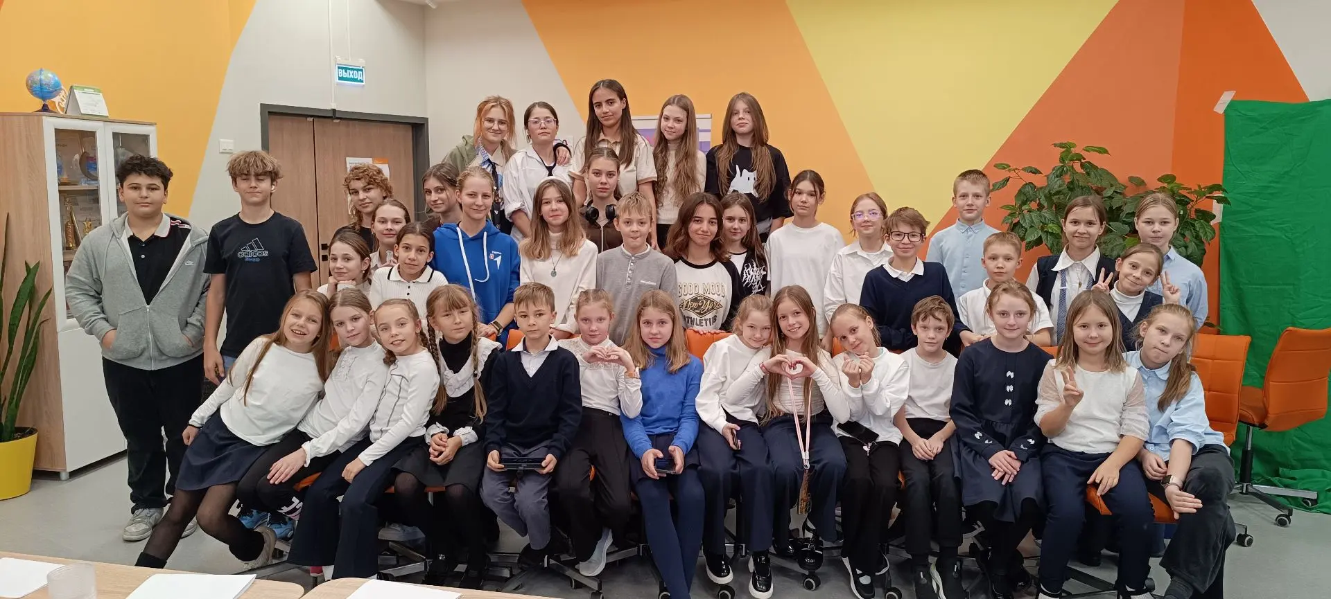 🐝 20 мая — Всемирный день пчёл! Вы скажете: «При чём тут пчёлы и гимназия имени Николая Васильевича 