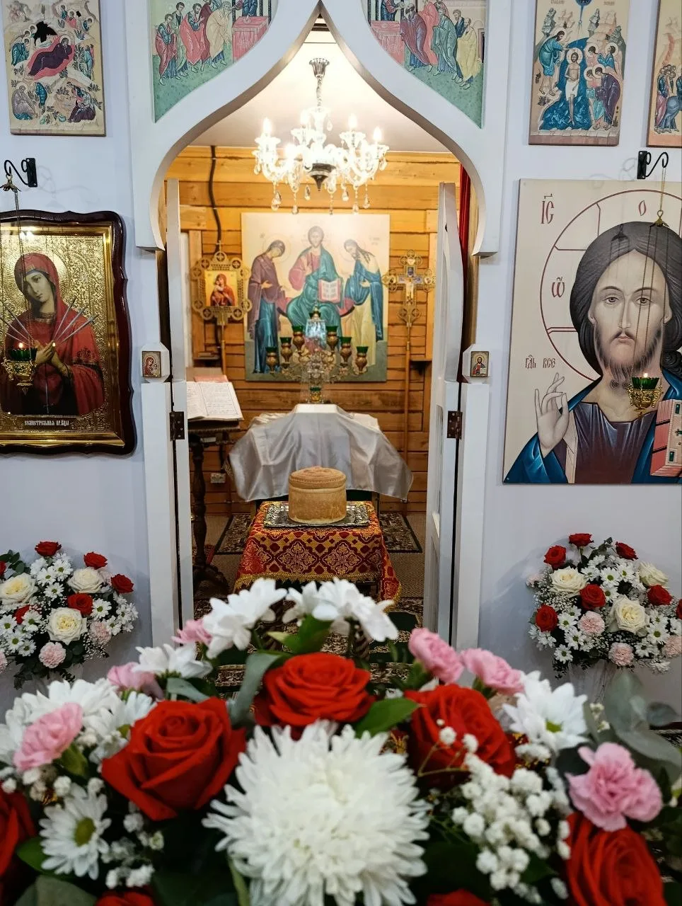 Господь Иисус Христос после Своего воскресения приходил к апостолам во время их трапез.