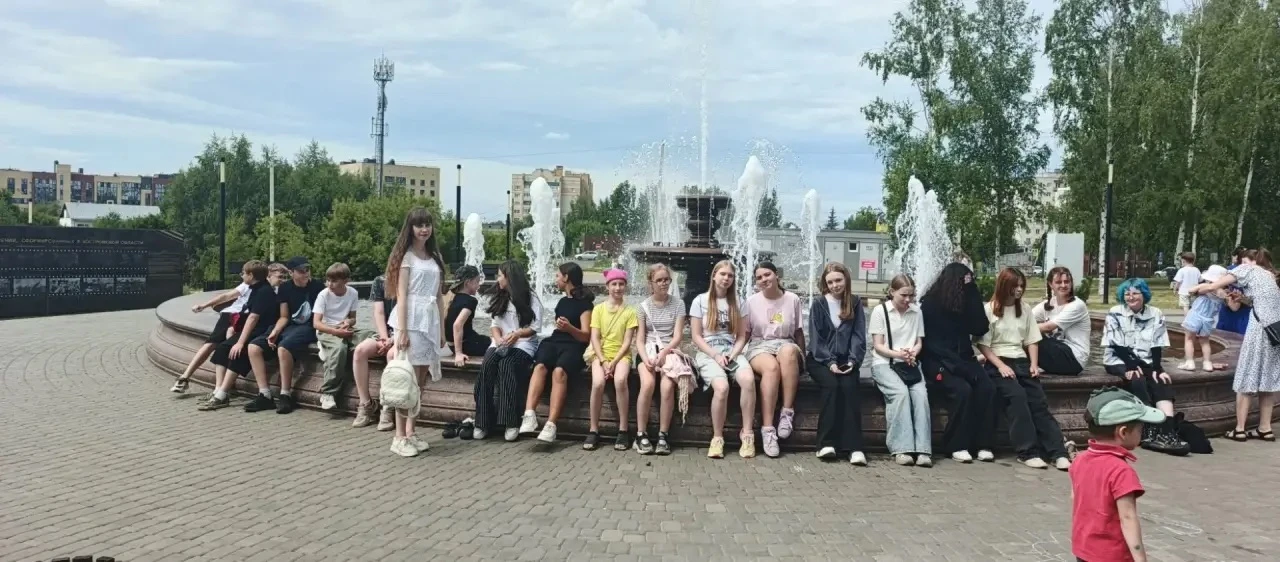 Сегодняшний день — культурный марафон! 📚🌳

Сегодня наш дневной лагерь ждал настоящий культурный ма