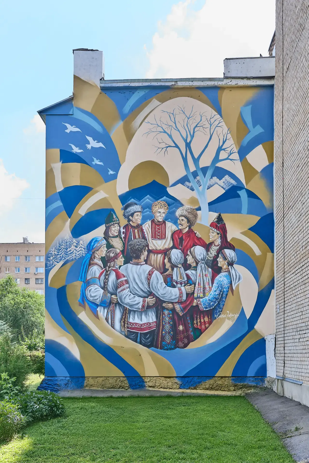 "Хоровод народов" участвует в конкурсе муралов от Оренбуржья 🤗

Да, вы правильно догадались. Открыл