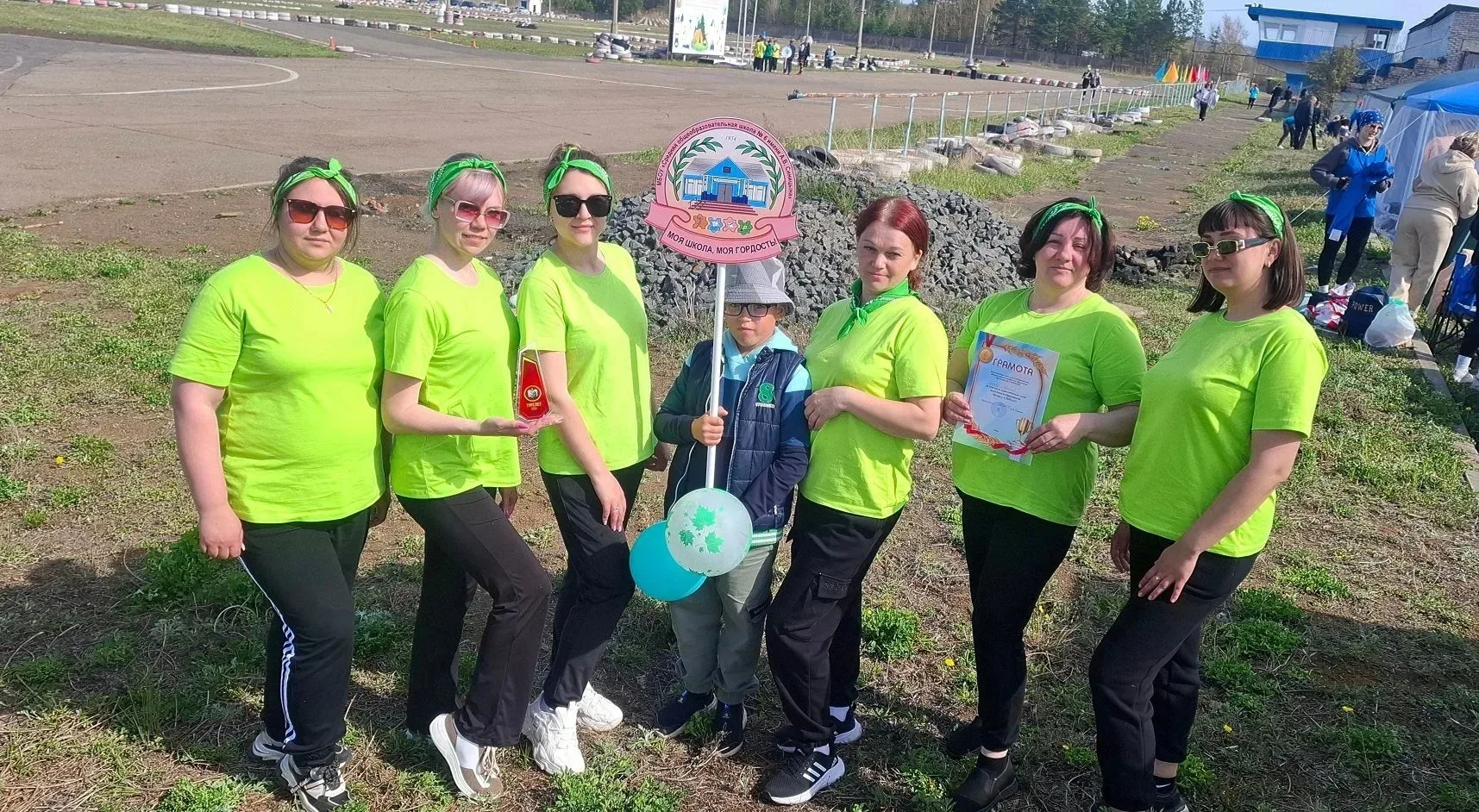 📢 Ура, товарищи коллеги! Уроки отгремели, тетради сданы, отчеты окрашены красными чернилами (и слез