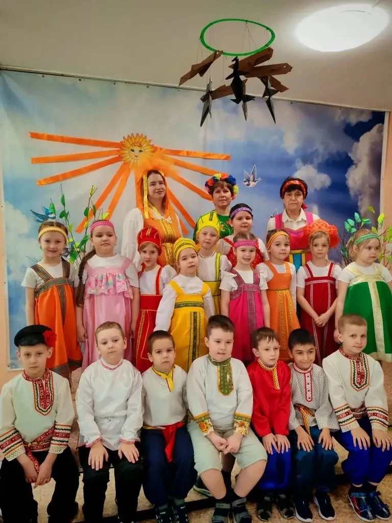 Стало уже традицией в группе Рябинушка отмечать праздник Встреча весны,,Благовещение,, Вот уже неско