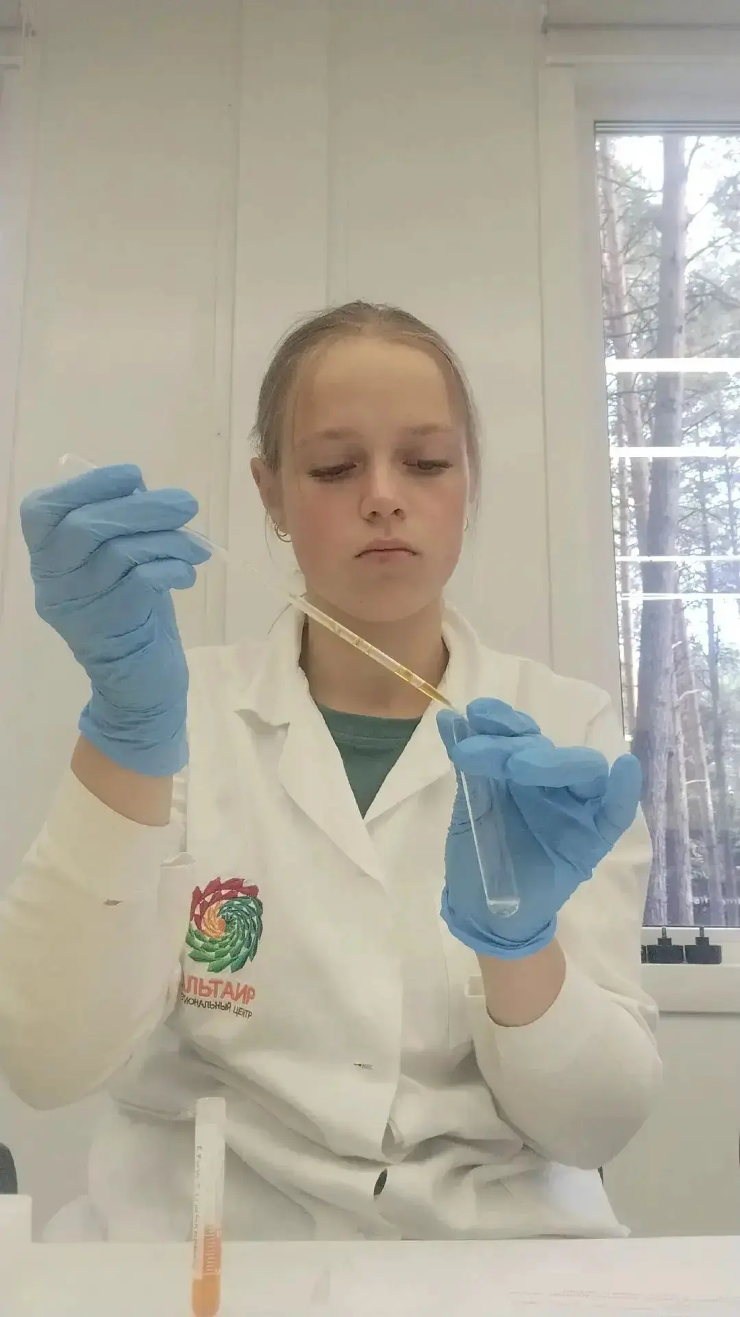🧬 Ученица Берёзовской школы №12 Белогорова Ева приняла участие в Проектной школе по би...