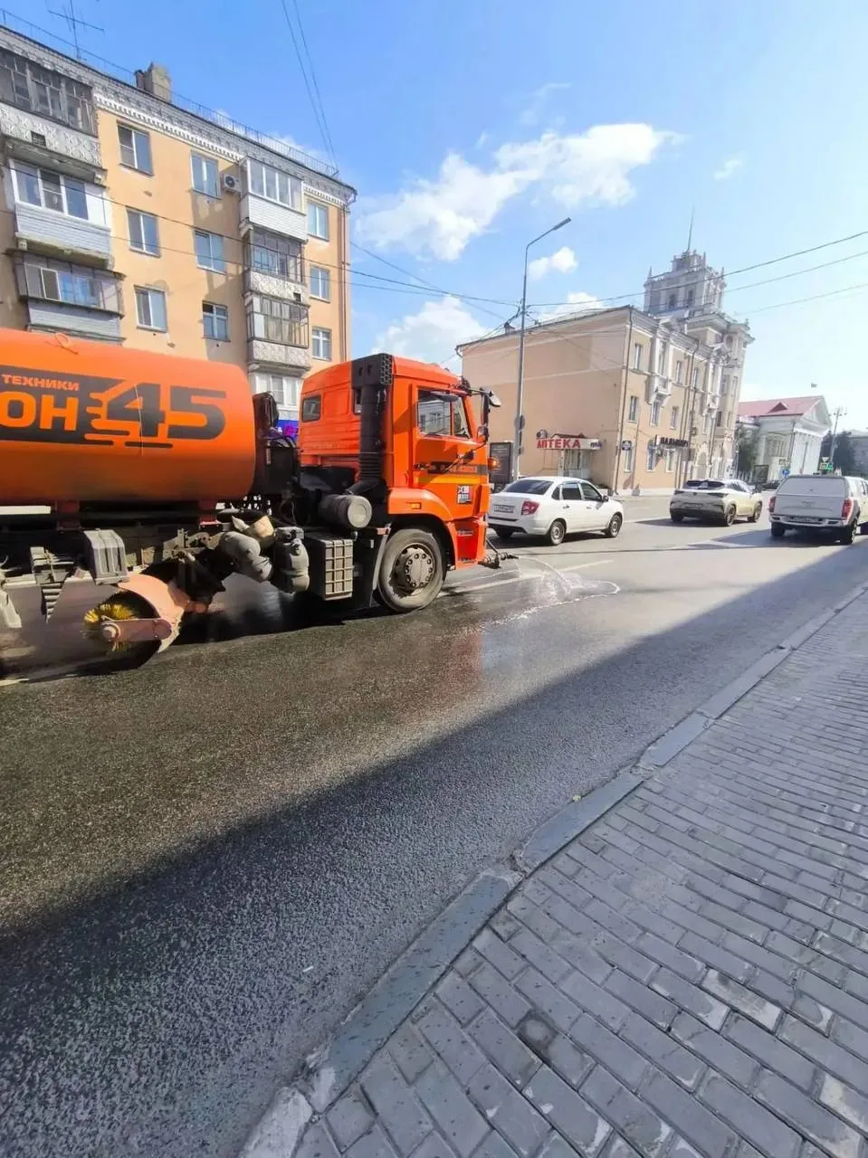 Вжих! Поливалку заказывали?