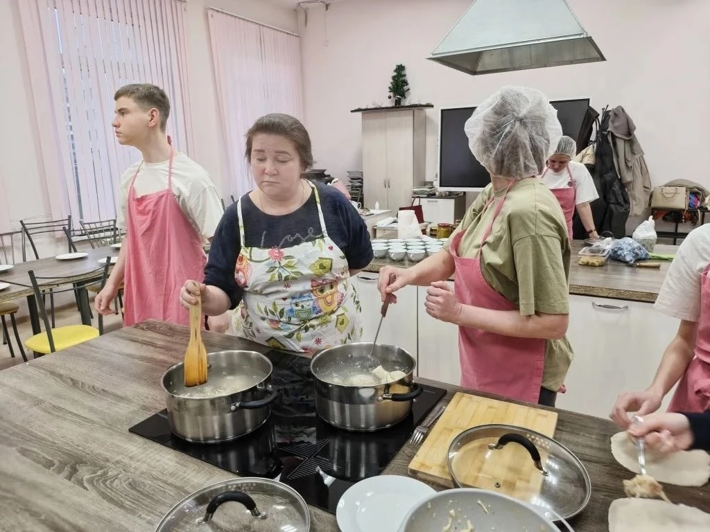 Готовим вместе с родителями ✨  Для ребят и родителей 8Е2 класса прошёл настоящий кулинарный праздник