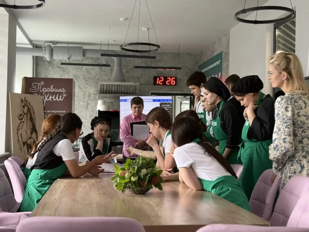 🍎 «Самый классный классный»: первые открытые уроки уже прошли!

В Академии сервиса стартовал конкур