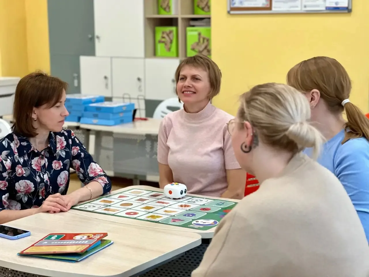 🤖Мастер-класс по робототехнике Matatalab для педагогов начальной школы  В начальной школе прошёл увл