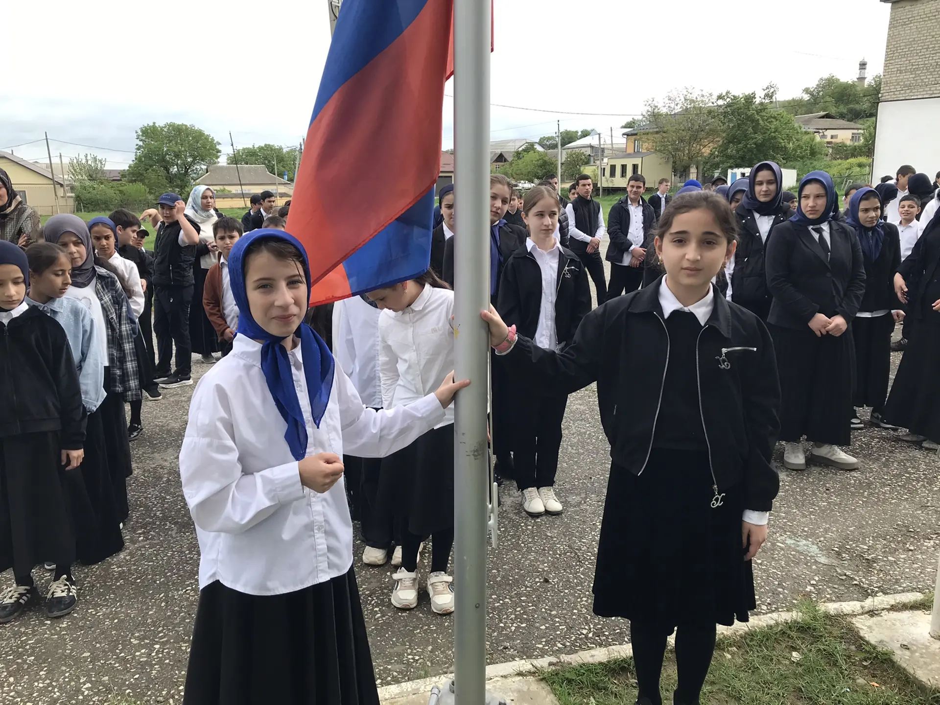 18мая — новая учебная неделя в нашей школе традиционно началась с торжественного поднят...