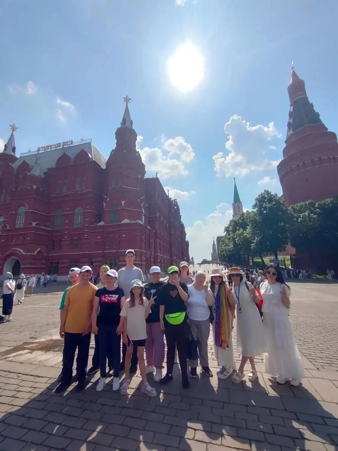 🎉Первая поездка в Москву на туристическом автобусе стала для нас настоящим приключением. 👍Мы выеха